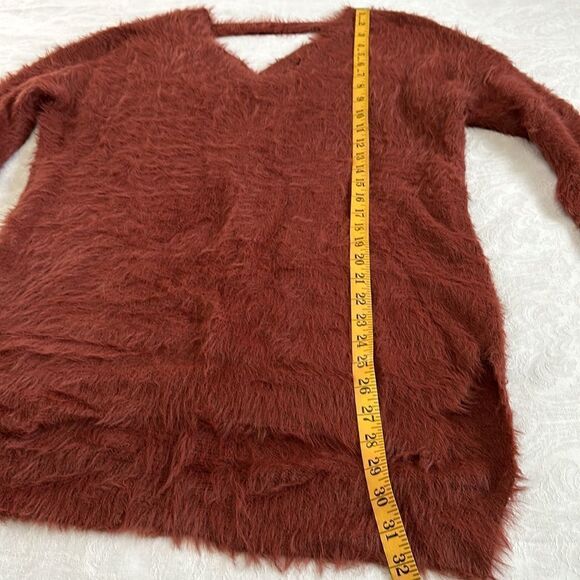 Kaisley Sweater Fluffy Furry V Neck Asymmetrical Hem - Picture 4 of 12